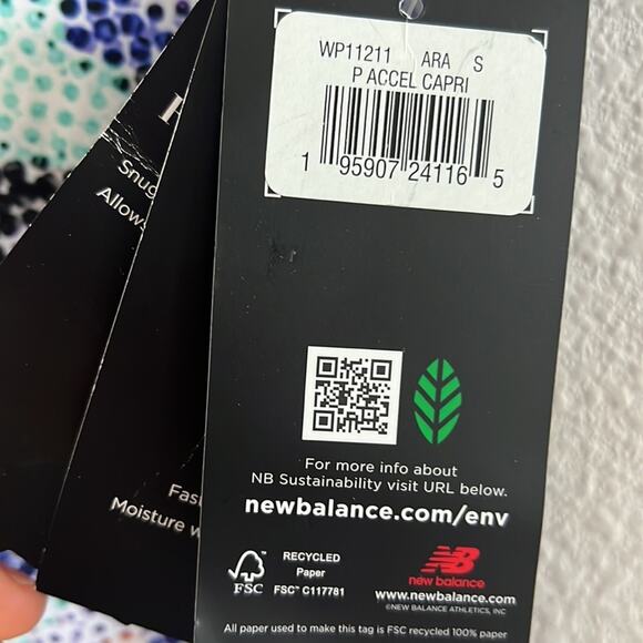 NWT New Balance NB Dry Fitted Mid Rise Capri Accel Capri Small - Picture 4 of 8